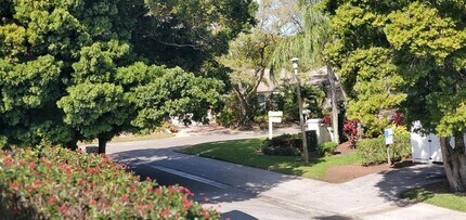 5210 Wedgewood Ln in Sarasota, FL - Building Photo - Building Photo