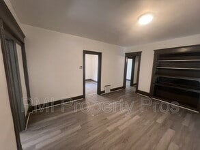 140 E Chambers St in Milwaukee, WI - Building Photo - Building Photo