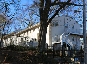 Hillside Villas in Atlanta, GA - Building Photo - Building Photo