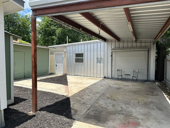 1619 Nolan St in San Antonio, TX - Building Photo - Building Photo