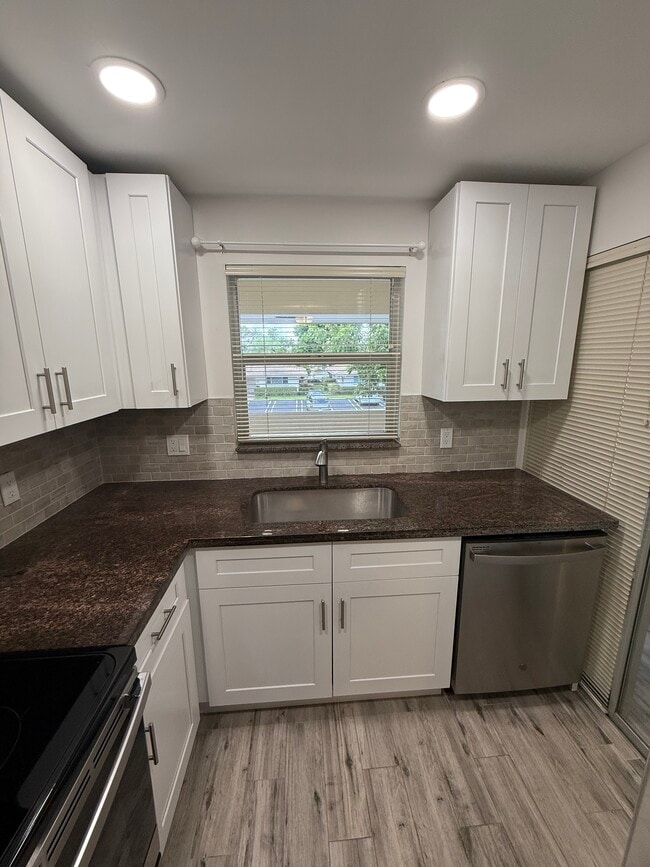1340 NE 28th Ave, Unit 239 in Pompano Beach, FL - Building Photo - Building Photo