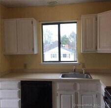 3 Burr St in West Hartford, CT - Building Photo - Building Photo