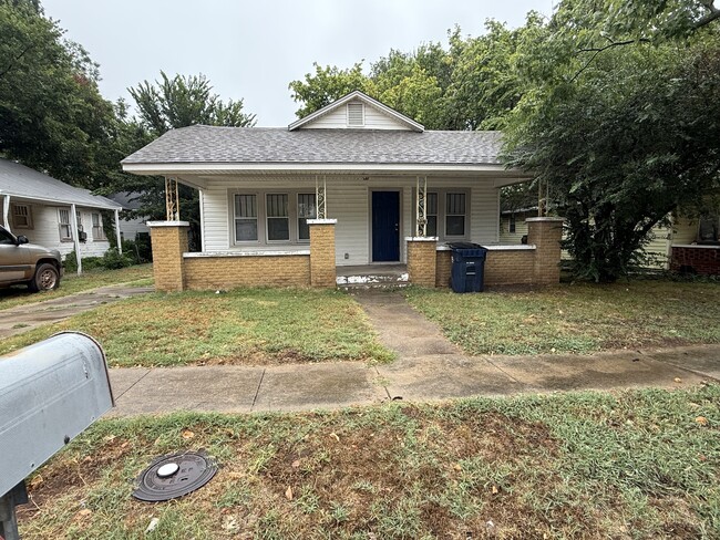 207 S Center St in Shawnee, OK - Building Photo - Building Photo