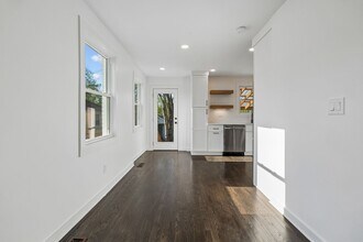 902 Broadmoor Dr in Nashville, TN - Foto de edificio - Building Photo