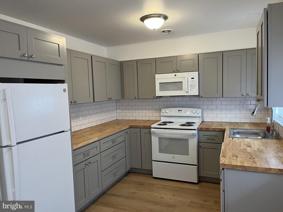 134 Buckingham Dr in Manchester Township, NJ - Building Photo