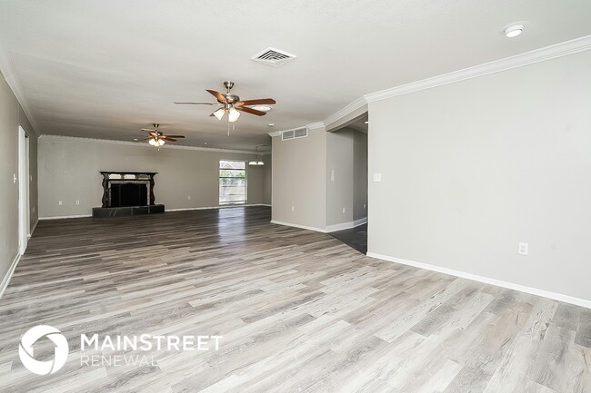 property at 3 Bay Hill Ct