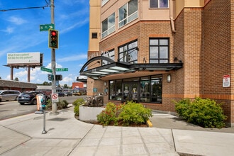Victoria Park Senior Living in Seattle, WA - Foto de edificio - Building Photo