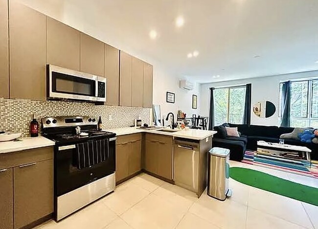 39 Aberdeen St, Unit 2