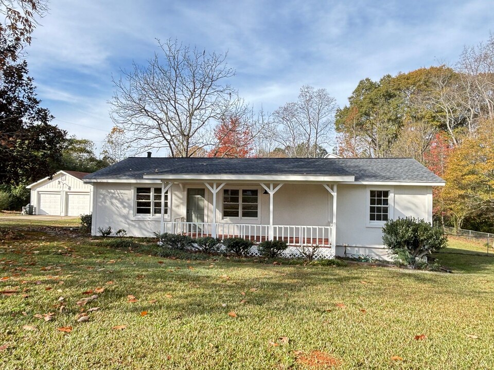 35 Lawanda Ln in Hiram, GA - Building Photo