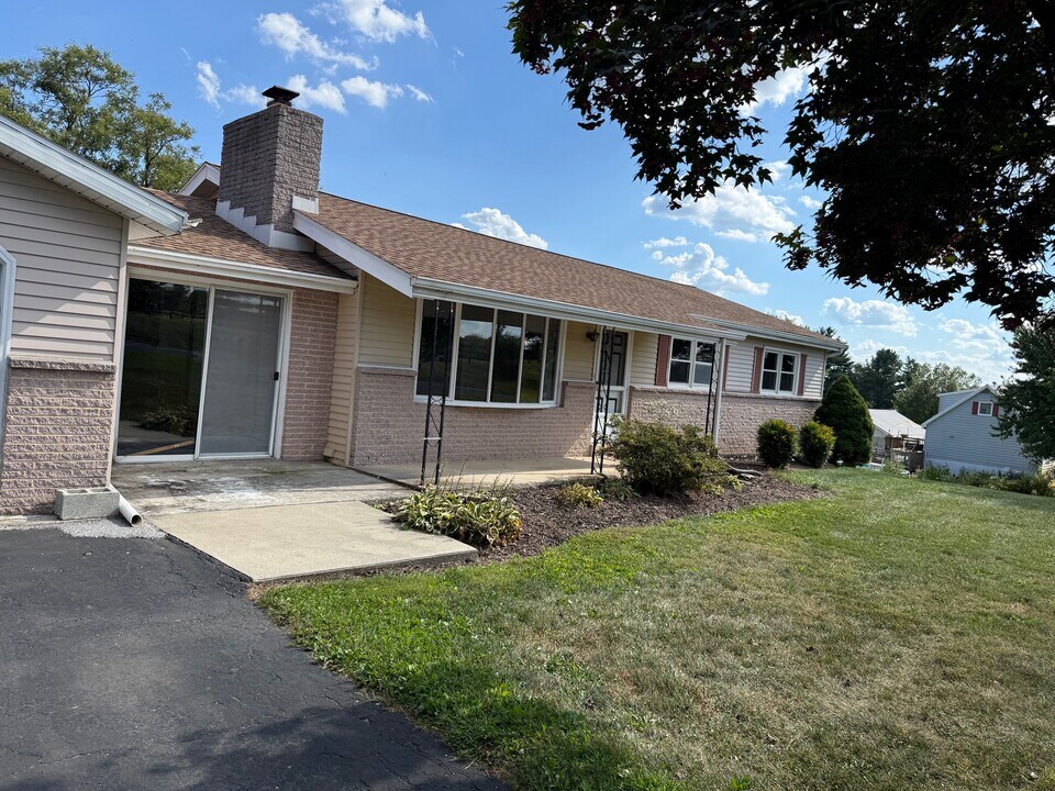 6 Sherks Church Rd in Grantville, PA - Building Photo