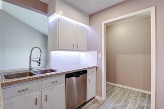 1301 Thornridge Rd, Unit B in Austin, TX - Building Photo - Building Photo
