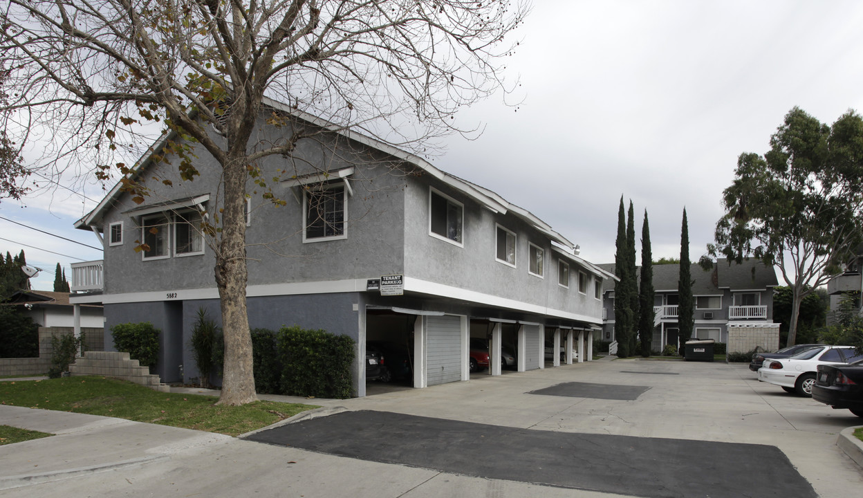 5882 Western Ave in Buena Park, CA - Building Photo