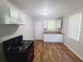 Room in House on Celia Ave in Charlotte, NC - Building Photo - Building Photo