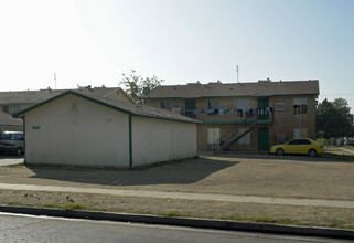 Woodward Greens in Fresno, CA - Building Photo - Building Photo