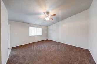 542 Woods Crossing Dr in Indianapolis, IN - Building Photo - Building Photo