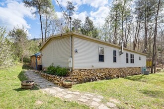 1504 Wilhite Creek Rd in Sevierville, TN - Foto de edificio - Building Photo