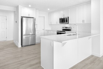 1447 Cherniak Way SW in Edmonton, AB - Building Photo - Building Photo