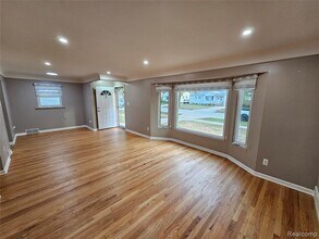 29624 Rosslyn Ave in Garden City, MI - Building Photo - Building Photo