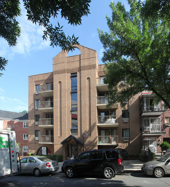 Hill Top in Elmhurst, NY - Foto de edificio - Building Photo