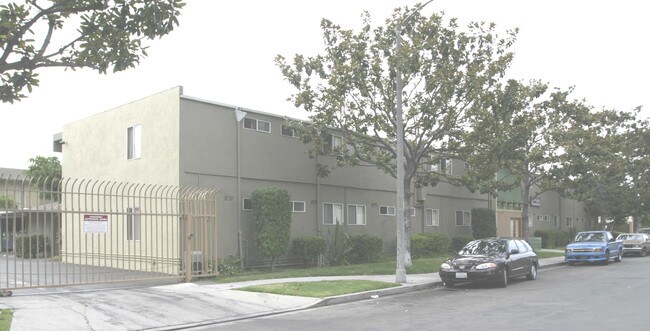Garden Park Apartments in Long Beach, CA - Foto de edificio - Building Photo