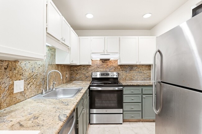 125 Oswego Summit in Lake Oswego, OR - Building Photo - Building Photo