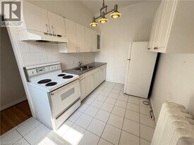 55 Barton St W in Hamilton, ON - Building Photo