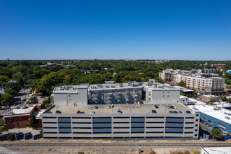 222 Glenwood Ave in Raleigh, NC - Foto de edificio - Building Photo