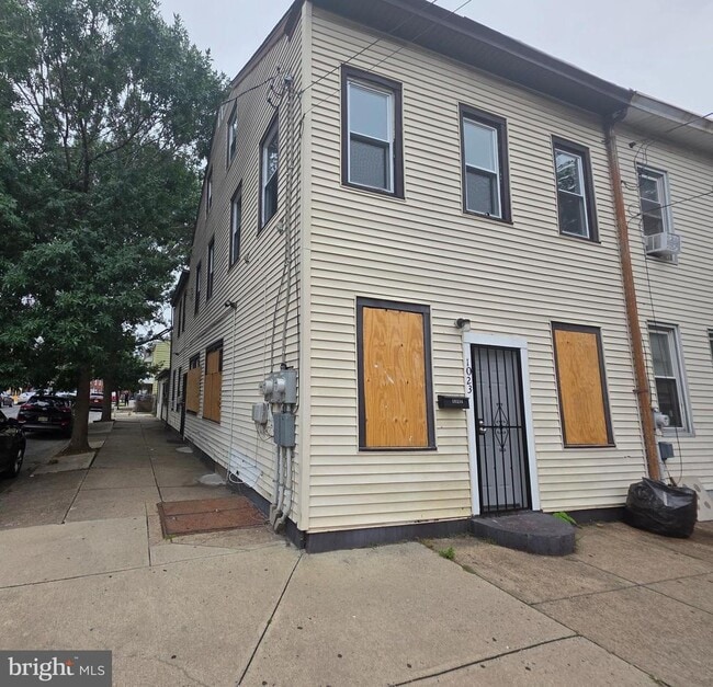 property at 1023 Chestnut Ave