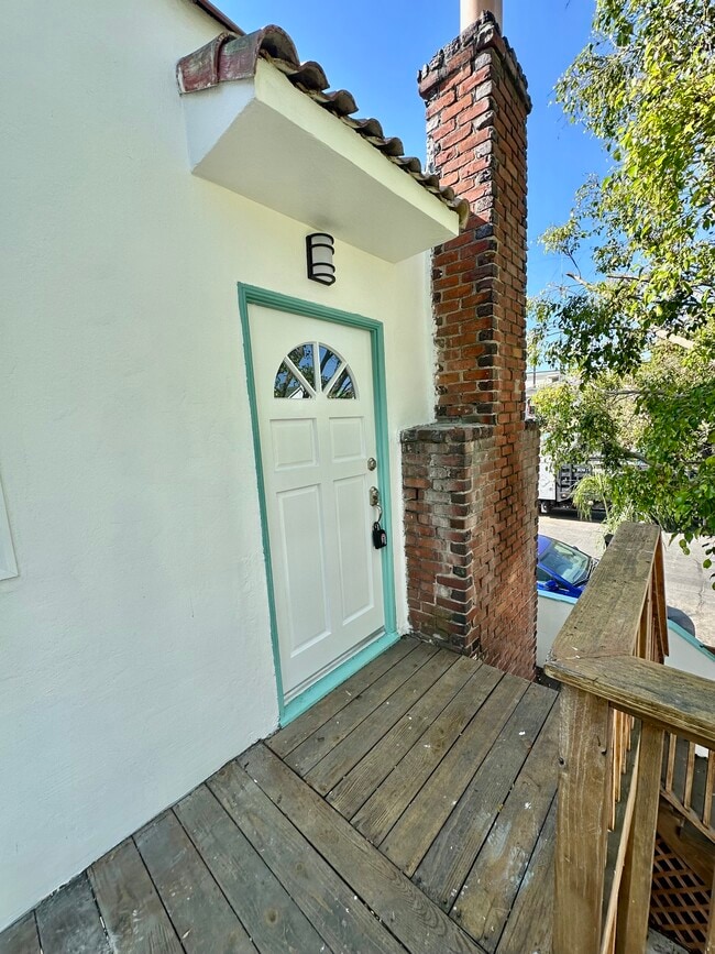 2643 Highland Ave in Santa Monica, CA - Building Photo - Building Photo