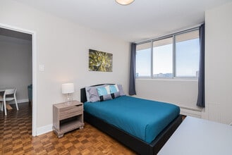 1276 Av des Pins O in Montréal, QC - Building Photo - Building Photo