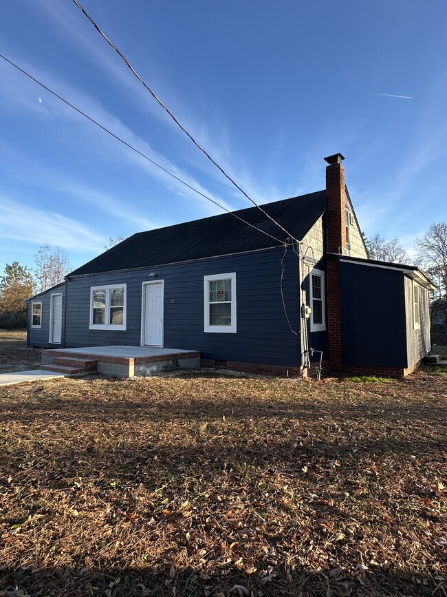 property at 221 Adamsville Ct