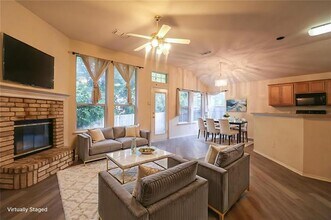 2004 Lennox Ln in Arlington, TX - Building Photo - Building Photo