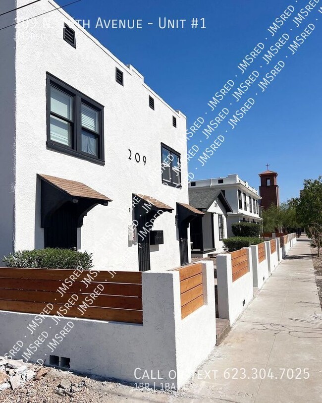 209 N 16th Ave in Phoenix, AZ - Foto de edificio - Building Photo