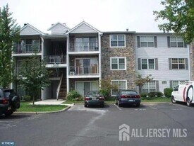 40 Holly Ct in Hamilton Township, NJ - Building Photo