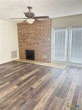 1133 Ashby St in Seguin, TX - Foto de edificio - Building Photo