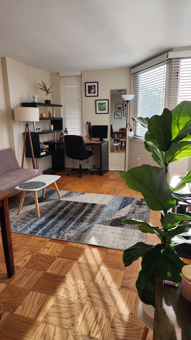 property at 2800 Wisconsin Ave NW