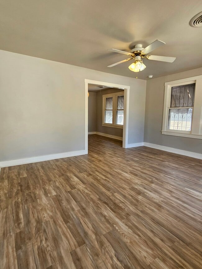 3214 W Travis St in San Antonio, TX - Building Photo - Building Photo