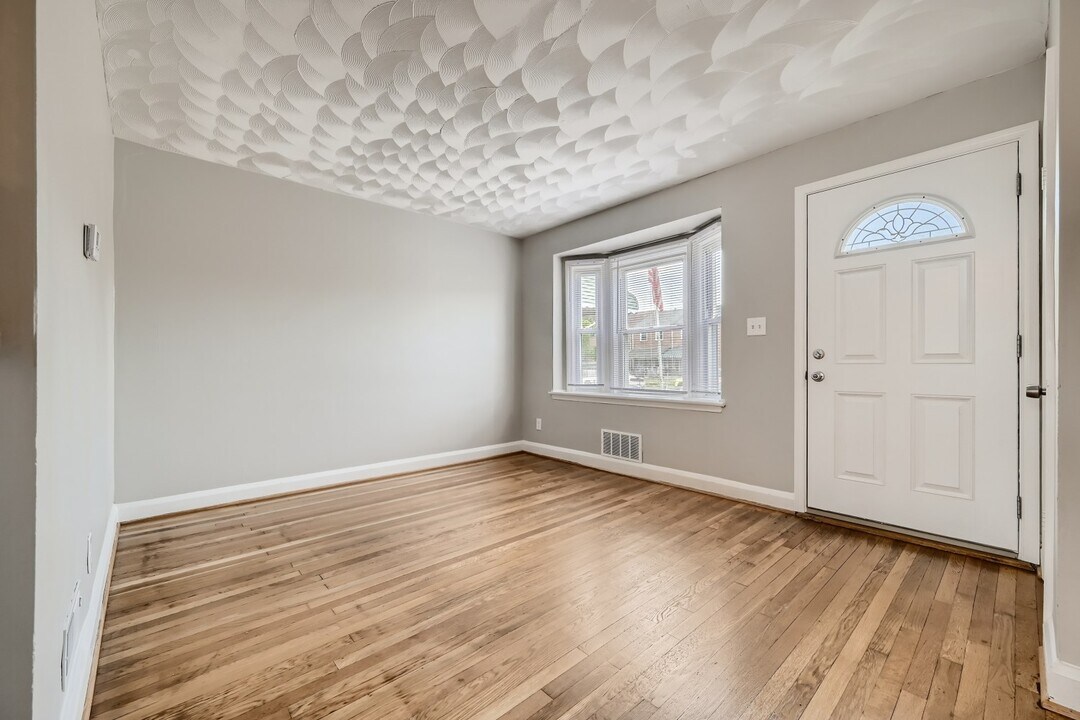 916 Middlesex Rd in Essex, MD - Building Photo