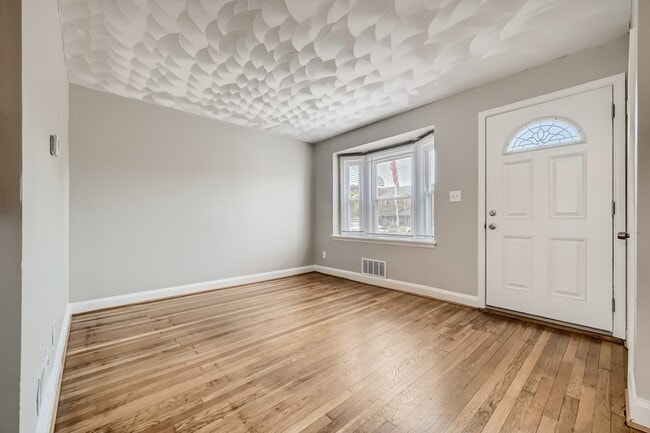 property at 916 Middlesex Rd