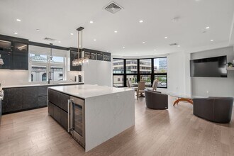 69 Walnut St in Brookline, MA - Building Photo - Building Photo