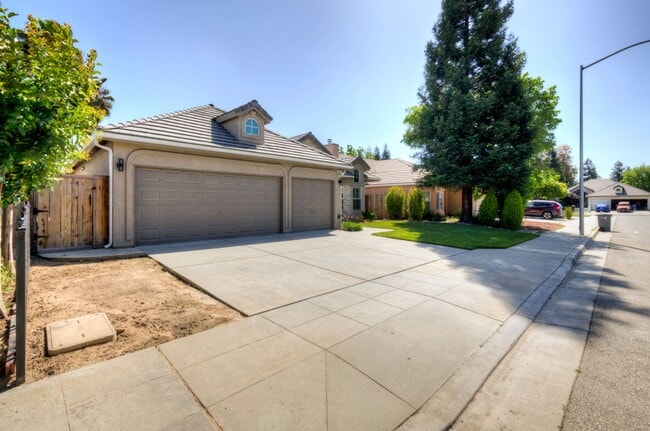 2807 E Brandywine Ln in Fresno, CA - Building Photo - Building Photo