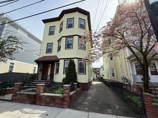 property at 9 Rossmore St