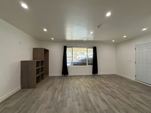 8241 Shoup Ave in Canoga Park, CA - Building Photo - Building Photo