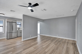 220 Walton Blvd in West Palm Beach, FL - Building Photo - Building Photo