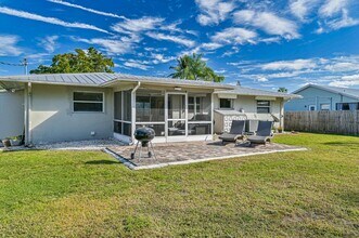 28178 Sunset Dr in Bonita Springs, FL - Foto de edificio - Building Photo