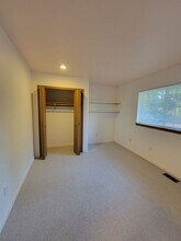 10021 Angle Ln SW in Lakewood, WA - Building Photo - Building Photo