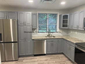 60 Bay Spring Ave in Barrington, RI - Building Photo - Building Photo