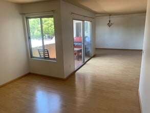 1422 Rock Glen Ave, Unit 207 in Glendale, CA - Foto de edificio - Building Photo