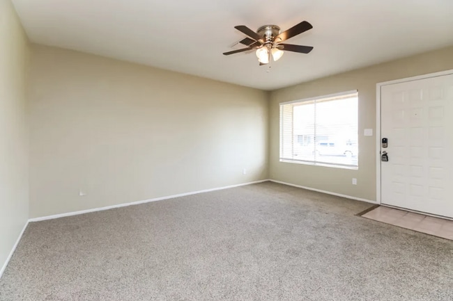 811 E Hillview Cir in Mesa, AZ - Building Photo - Building Photo