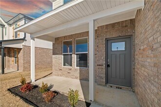 4682 W Aurora St in Fayetteville, AR - Foto de edificio - Building Photo